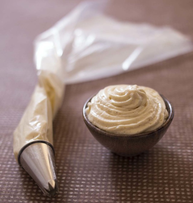 Crème diplomate à la vanille (technique de base)