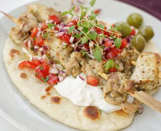 Kyckling souvlaki med mjukt bröd