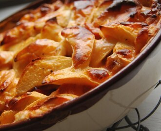 Falukorvsgratäng med pasta och äpple