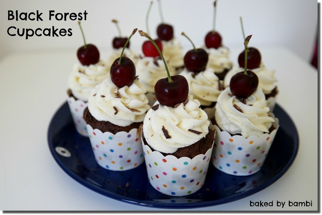 Black Forest Cupcakes – chokladcupcakes med körsbärskompott!