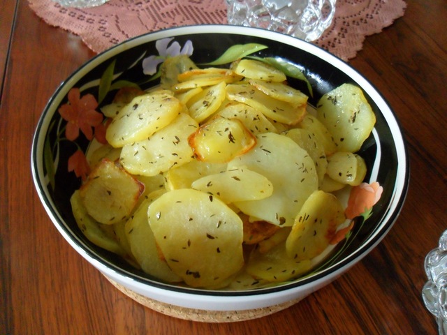 Skivad potatis i ugn