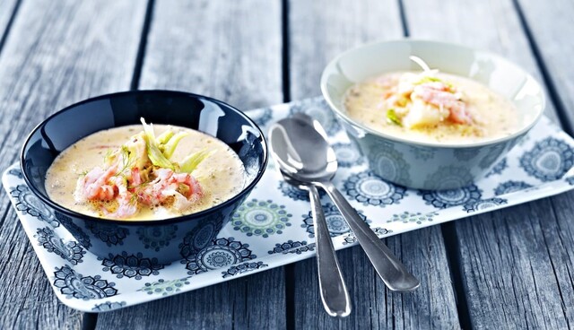 Soppa på fänkål med norsk torsk och räkor