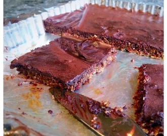 Raw frökaka med chokladtäcke (nötfri)