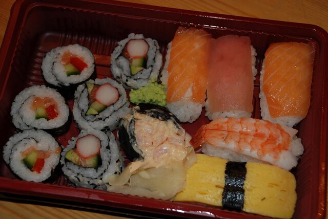 12-bitars sushi från Wook and roll