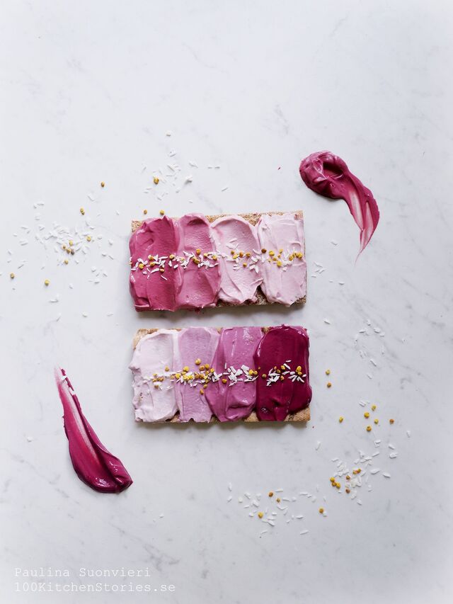 Pink Unicorn Toasts with Superfood "Glitter", and Raw Blueberry and Lingonberry Juice