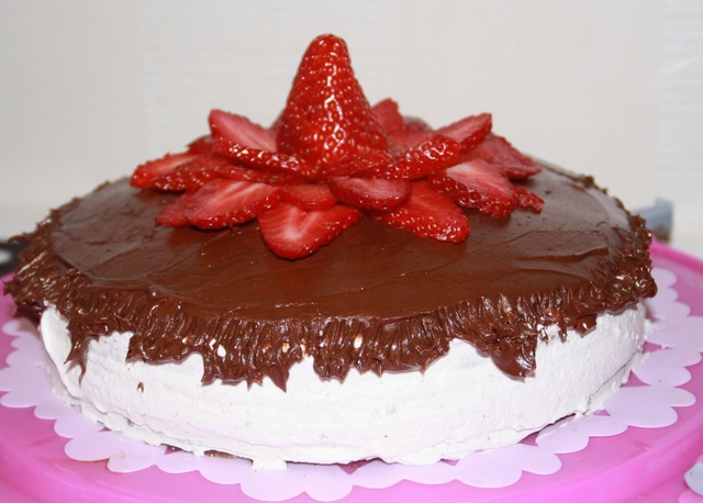 Chokladtårta med jordgubbar på LCHF-vis