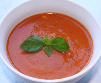 Morotssoppa med tomat och örter