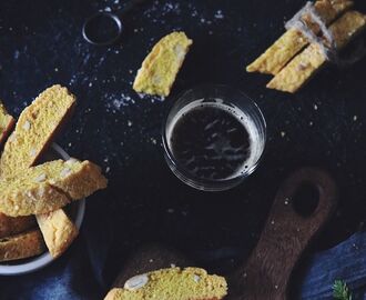 Saffransbiscotti med nötter