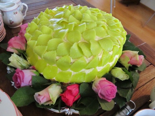 Tårta fylld med Passionsmousse & Centerfluff