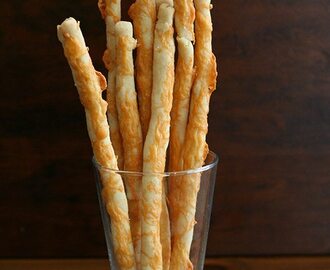 Cheddar Cheese Straws – Low Carb and Gluten-Free