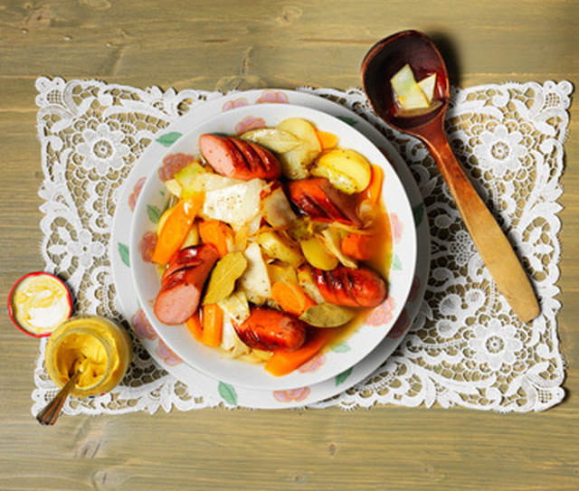 Bratwurst med kål och rotfrukter | Recept ICA.se