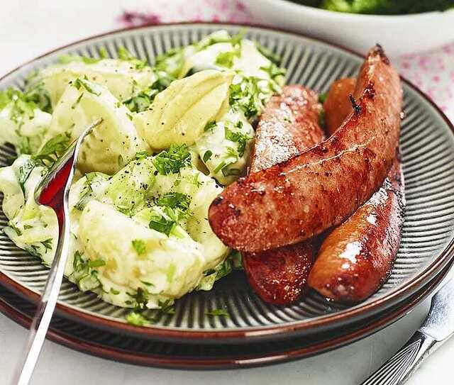 Bratwurst med senapspotatis och broccoli
