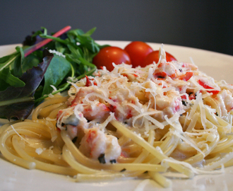 Pastasås med kräftstjärtar, vitlök och chili