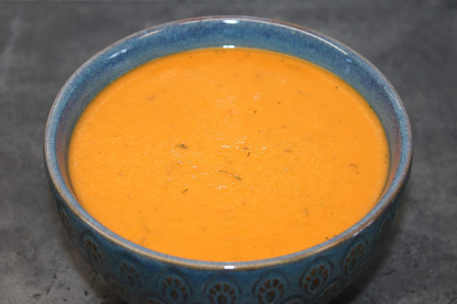 Morotssoppa med tomat, dill och färskost