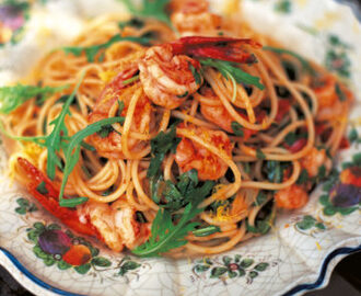 Jamie Olivers spaghetti med räkor och rucola