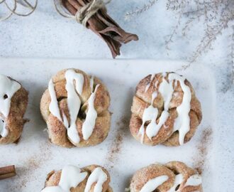 ENKLA KANELBULLAR MED GLASYR