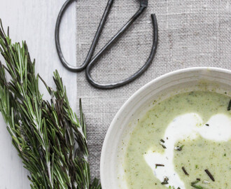 Broccolisoppa med rosmarin och vitlök