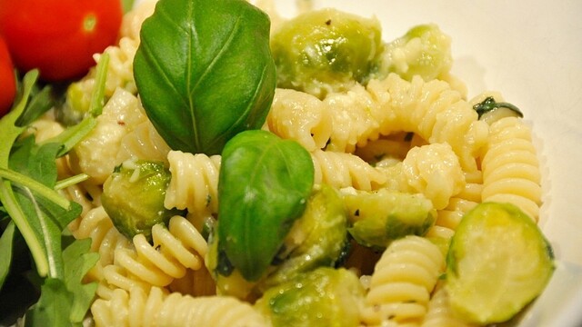 Brysselkålspasta Carbonara – vegetariskt recept