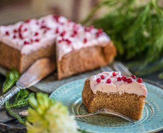 Saftig mjuk pepparkaka med lingonfrosting