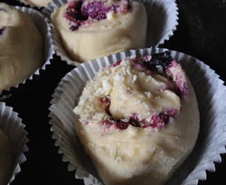 Alice blåbärsbullar med vit choklad