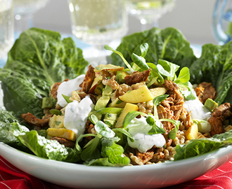 Kycklingsallad med matvete, avokado och fetaost recept