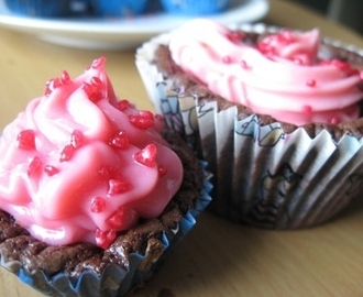 Chokladcupcakes med cremecheese frosting.