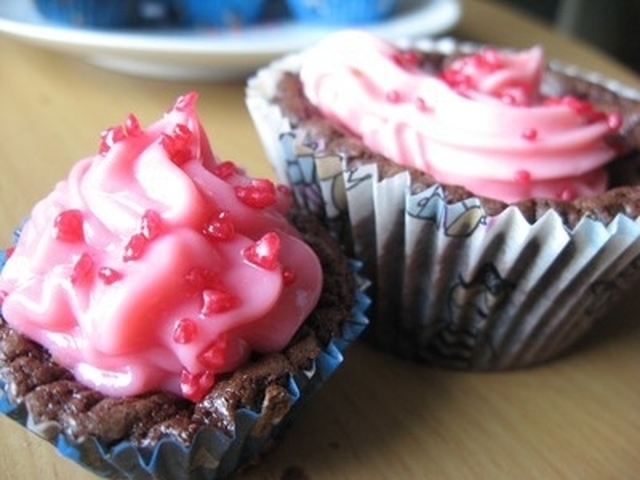 Chokladcupcakes med cremecheese frosting.