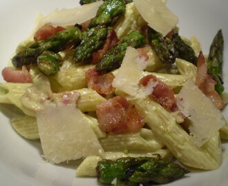 Pasta med sparris och bacon