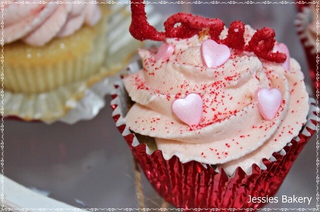 Vanilj Cupcakes med Strawberry Milkshake frosting