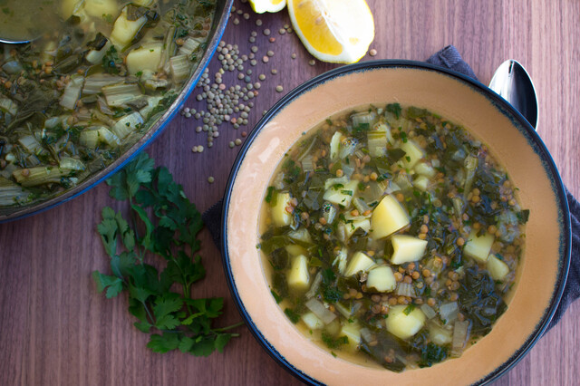 Libanesisk mangoldsoppa med gröna linser- Vegansoppa