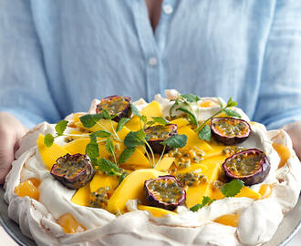 Pavlova med lemon curd, mango och passionsfrukt