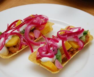 Fräscha lax och räktacos med mangosalsa