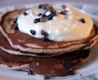 Cappuccino proteinpannkakor med vaniljkräm