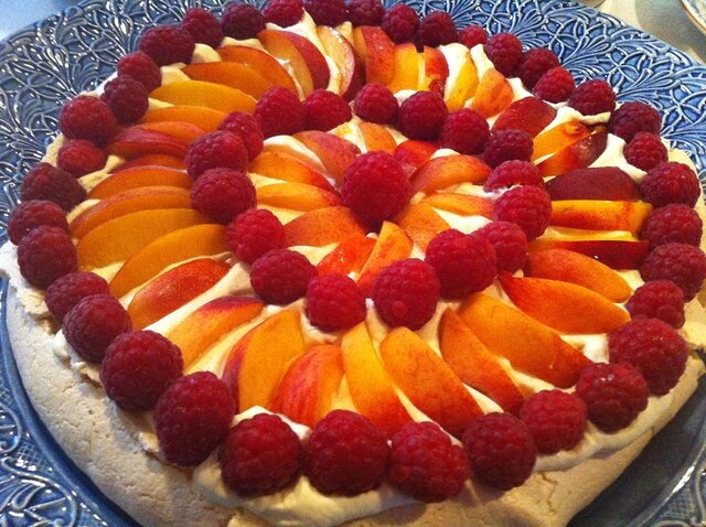 Pavlova Peach Melba