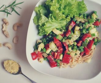 Sojabönsspaghetti med grönsaker