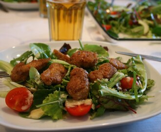 Dubbelpanerade lårkycklingfiléer med parmesan - salladens gode vän