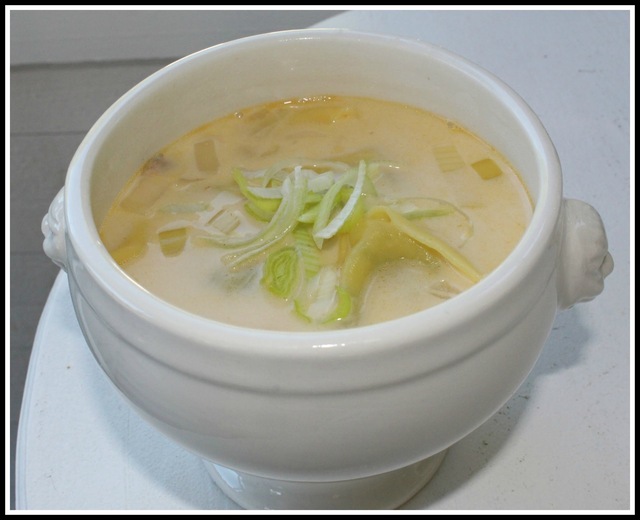 Soppa med tortellini och asiatiska smaker
