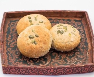 Wholegrain Buns with Chia and Pumpkin Seeds