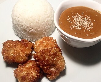 Chicken nuggets & jordnötssås