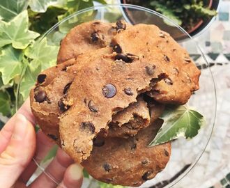 Chocolate Chip Cookies gjorda på kikärtor och mandelsmör (veganska)