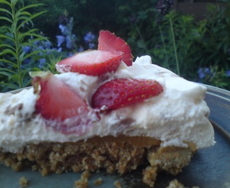 Välkommen hem-tårta med jordgubbar och dulche de leche