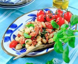Gnocchi med tomater och sardeller