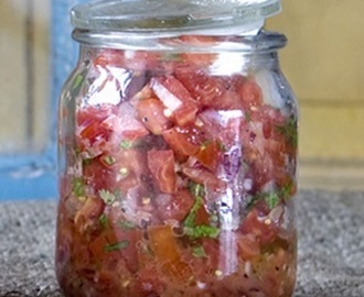 Färsk tomatsalsa