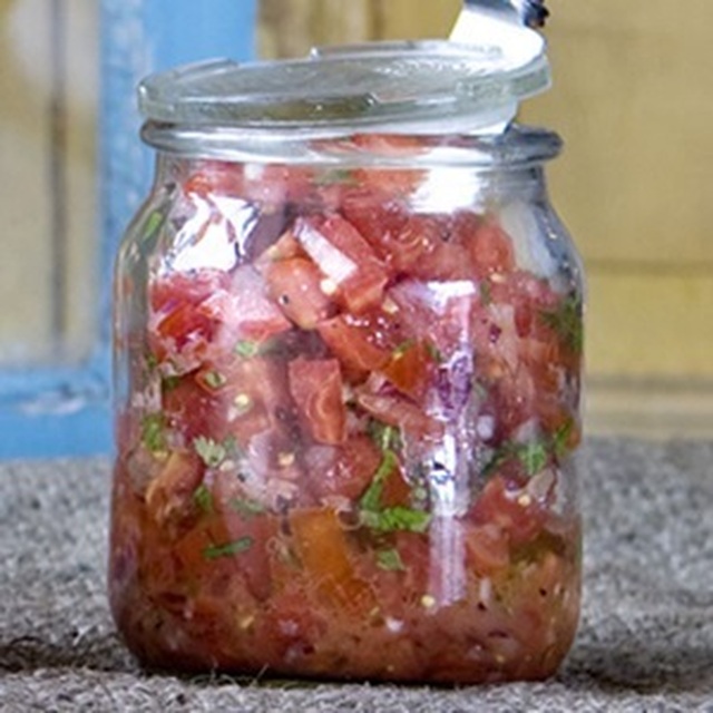 Färsk tomatsalsa