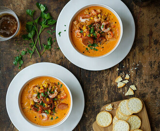 Cajun Corn Chowder med skaldjur och chorizo