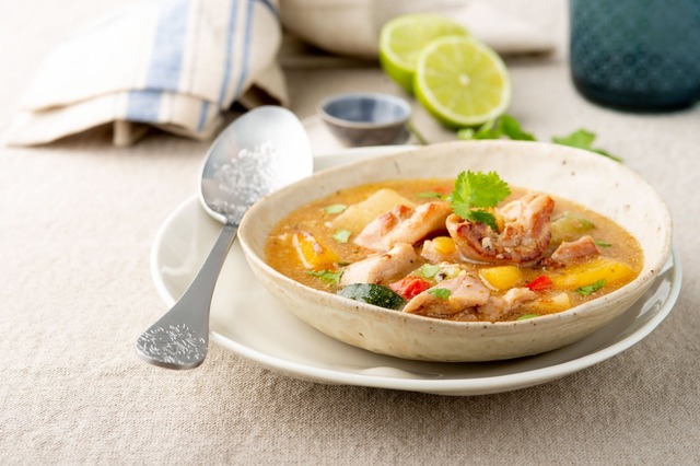 Sydamerikansk sancocho-soppa med kyckling