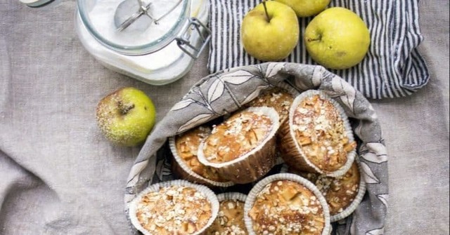 Muffins med äppelmos och kanel