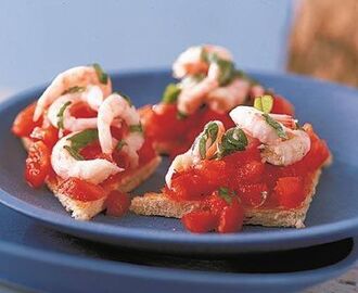 Basilikaräkor på toast med tomatbotten