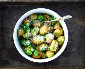 Rostad färskpotatis med hemgjord, nötfri pesto