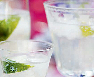 Fläderdrink med vodka och lime